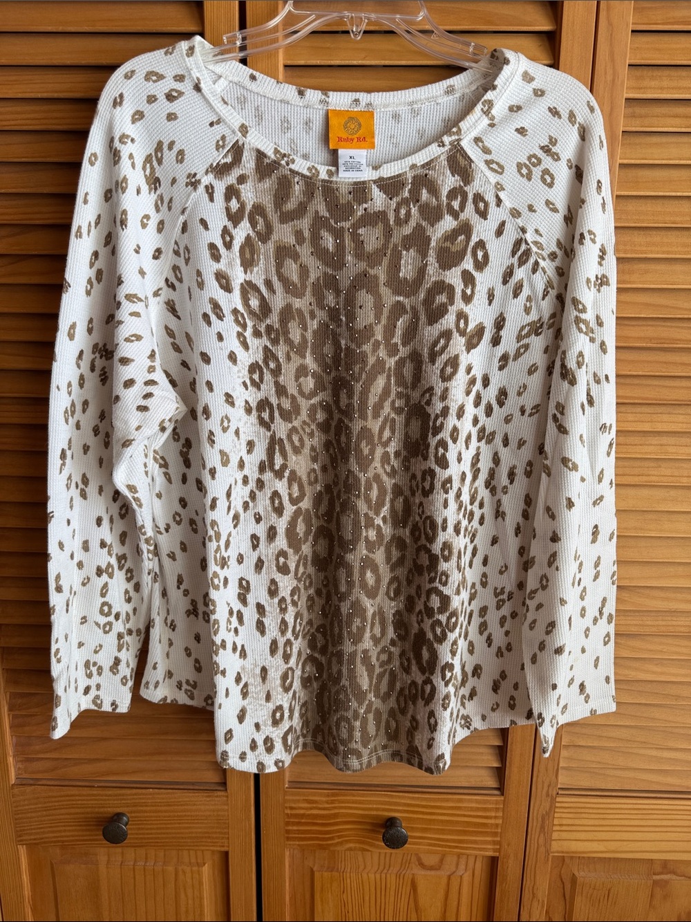 RUBY RD Women's White w/ Leopard Print Long Sleeve Top